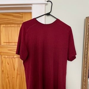 Lululemon men’s large metal vent T